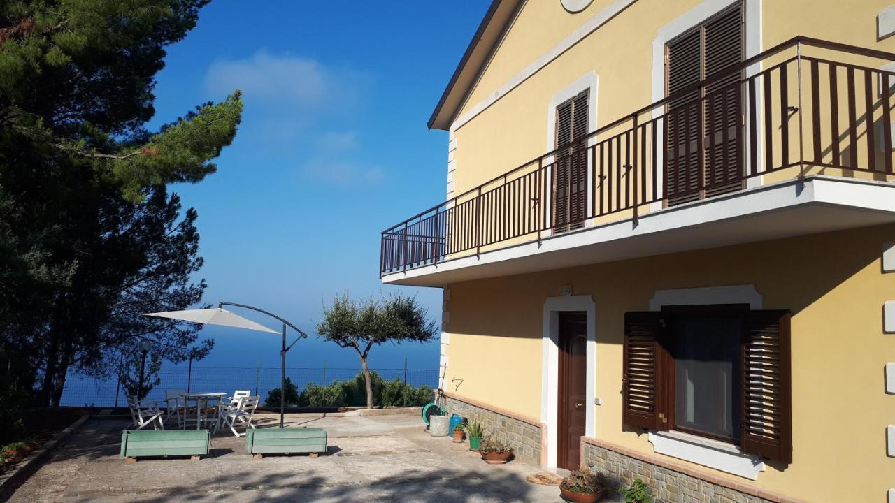 Le Pigne Casa Vacanze. Полика Екстериор снимка