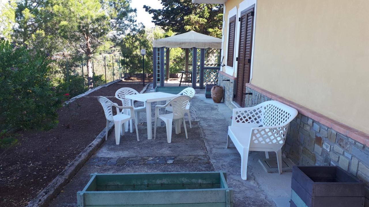 Le Pigne Casa Vacanze. Полика Екстериор снимка
